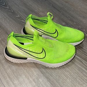 Women’s size 9.5 Nike sneaker